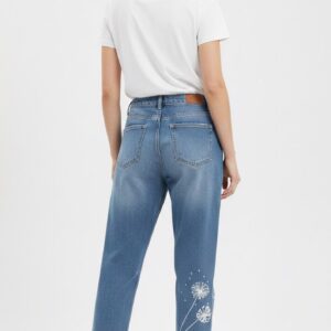 Alternative view of Jean mom fit - Leo